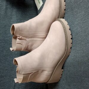 Girl 4 med sip up boots